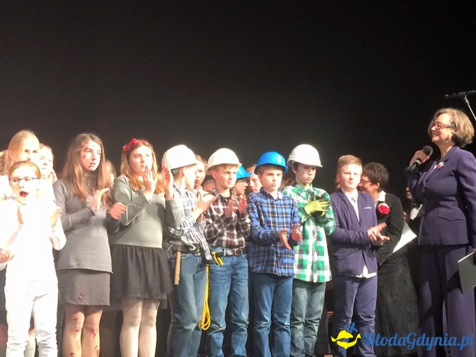 SP 1 Sopot w Teatrze Miejskim w Gdyni