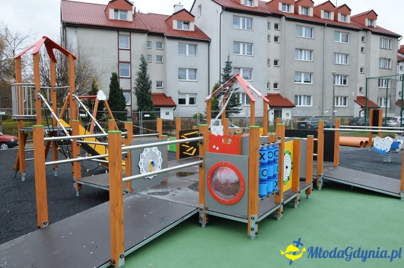 Plac zabaw na Dąbrowie