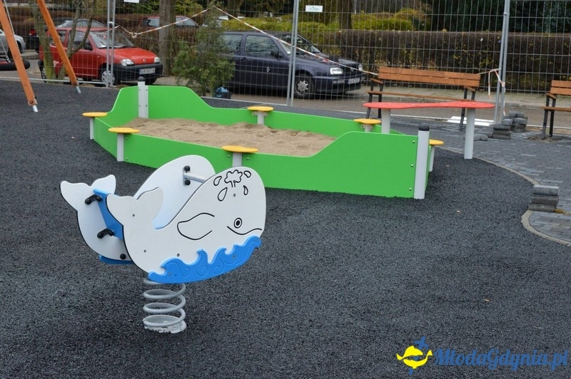 Plac zabaw na Dąbrowie