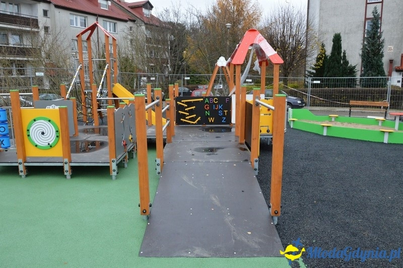 Plac zabaw na Dąbrowie