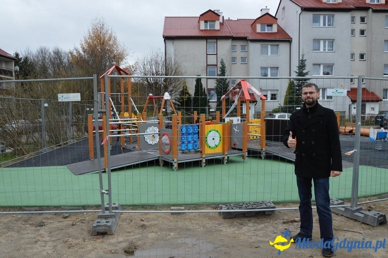 Plac zabaw na Dąbrowie