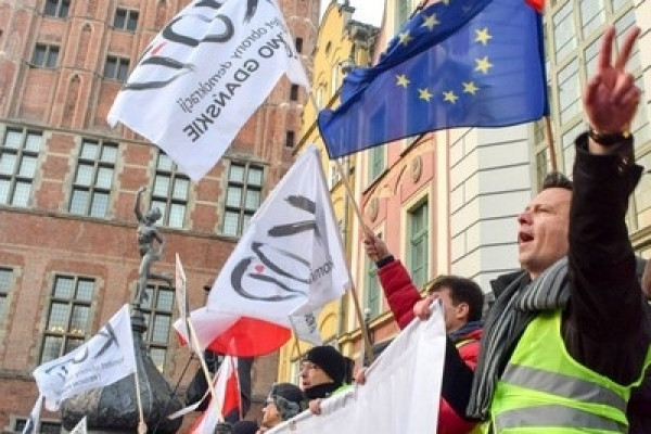 Wolne media - Demonstracja w obronie mediów publicznych