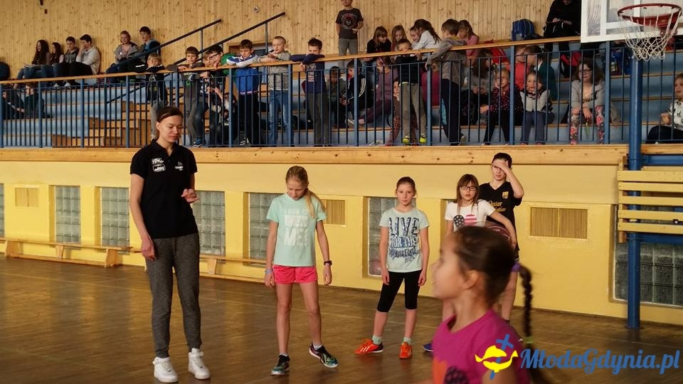 ZS 14 - Dominika Miłoszewska z Basketu 90 Gdynia w szkole