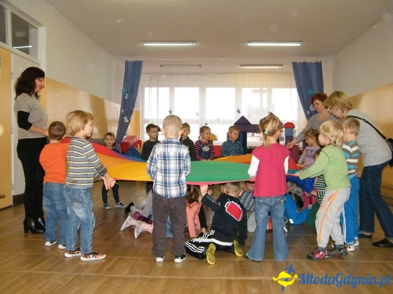 ZS 11 -  dzieci z Przedszkola nr 49 na przedstawieniu