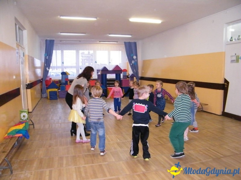 ZS 11 -  dzieci z Przedszkola nr 49 na przedstawieniu