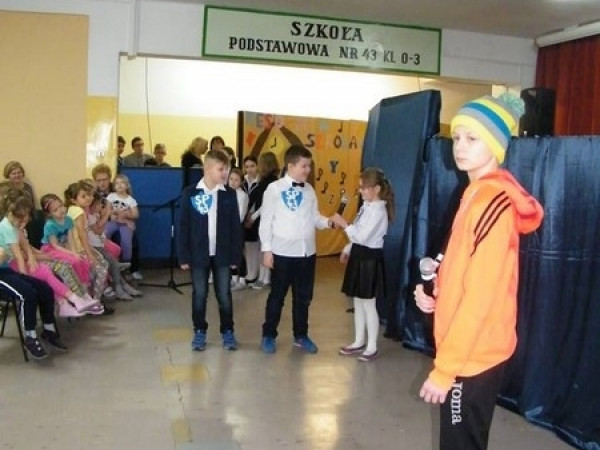 ZS 11 -  dzieci z Przedszkola nr 49 na przedstawieniu