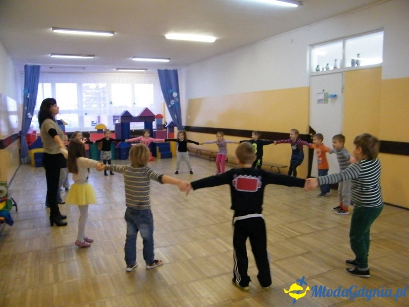 ZS 11 -  dzieci z Przedszkola nr 49 na przedstawieniu