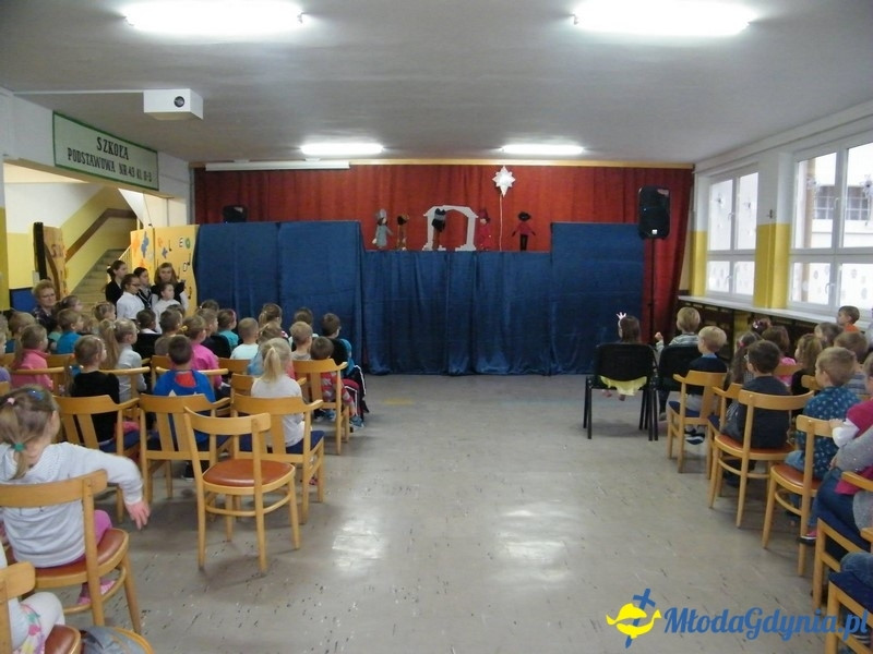 ZS 11 -  dzieci z Przedszkola nr 49 na przedstawieniu