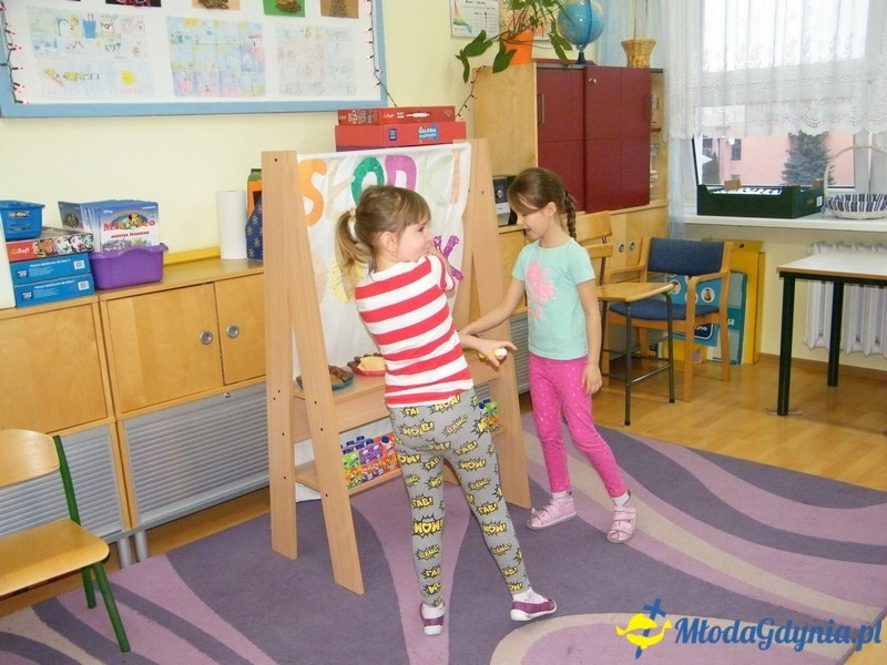 ZS 11 -  dzieci z Przedszkola nr 49 na przedstawieniu