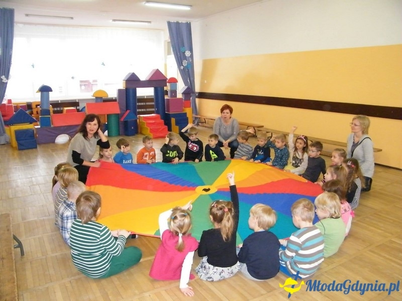 ZS 11 -  dzieci z Przedszkola nr 49 na przedstawieniu
