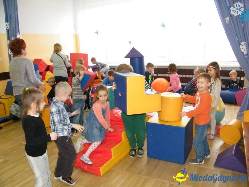 ZS 11 -  dzieci z Przedszkola nr 49 na przedstawieniu