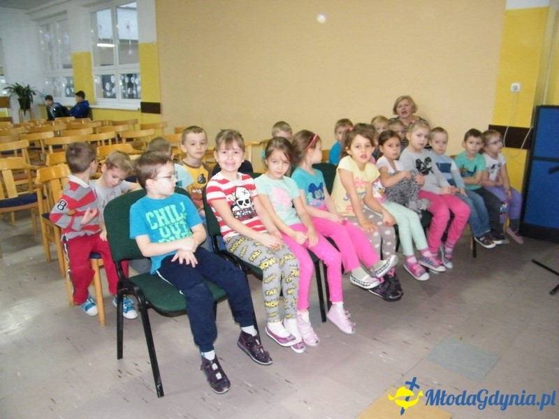 ZS 11 -  dzieci z Przedszkola nr 49 na przedstawieniu
