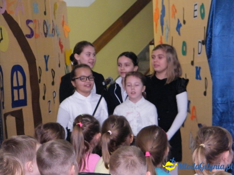ZS 11 -  dzieci z Przedszkola nr 49 na przedstawieniu