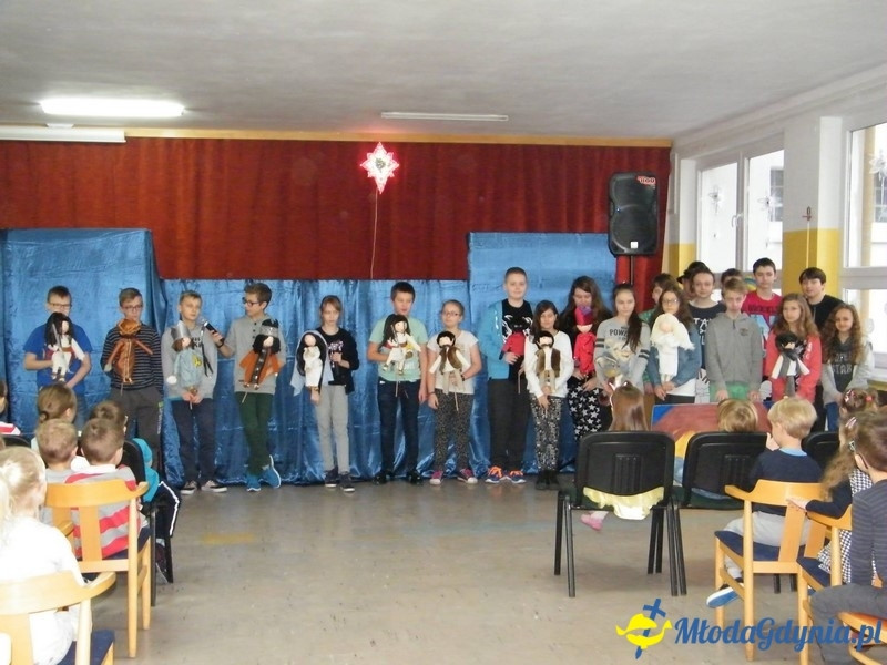 ZS 11 -  dzieci z Przedszkola nr 49 na przedstawieniu