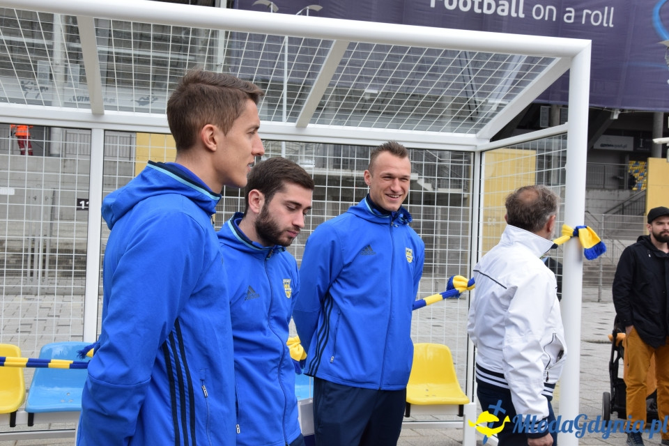 Przystanek w kształcie bramki - Stadion Miejski
