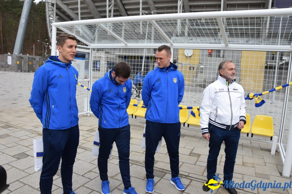 Przystanek w kształcie bramki - Stadion Miejski