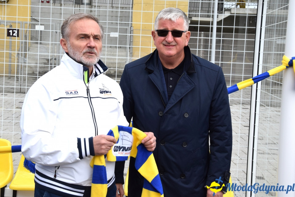 Przystanek w kształcie bramki - Stadion Miejski