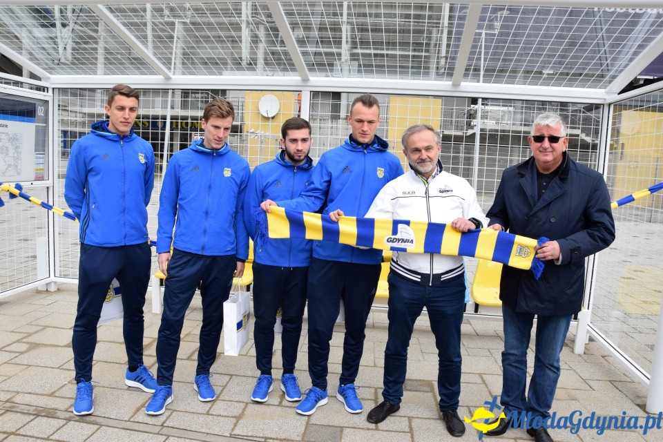 Przystanek w kształcie bramki - Stadion Miejski