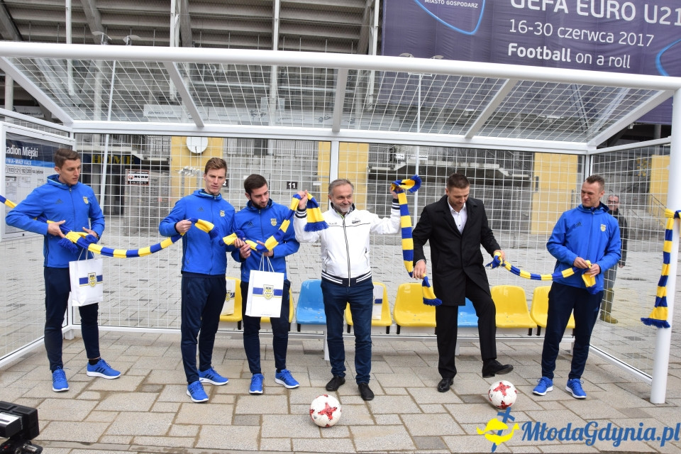 Przystanek w kształcie bramki - Stadion Miejski