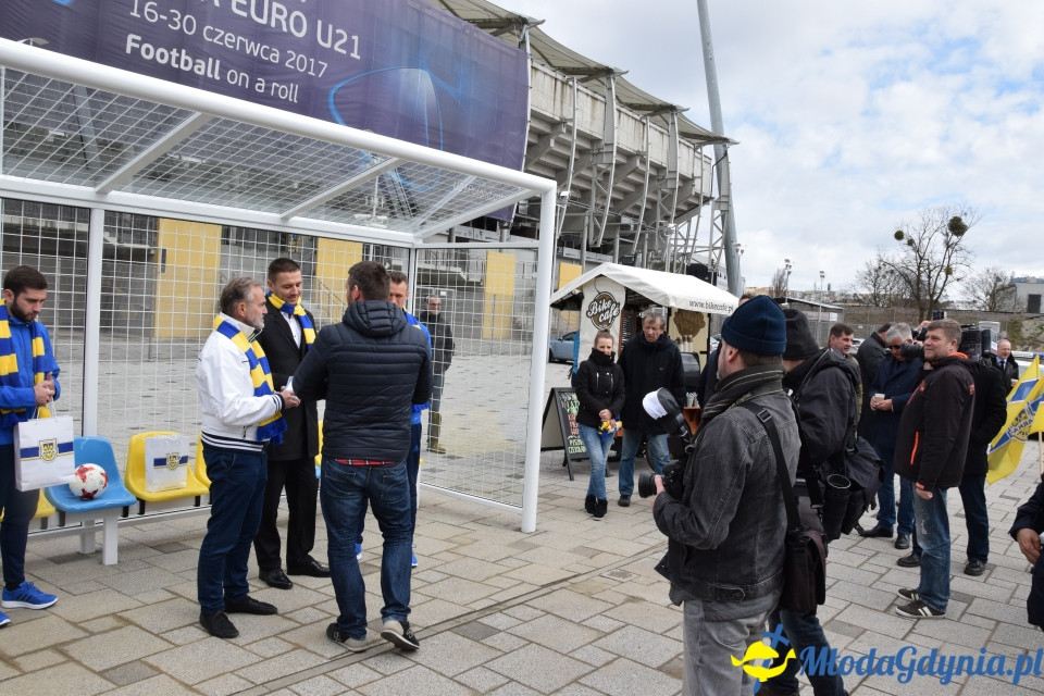 Przystanek w kształcie bramki - Stadion Miejski