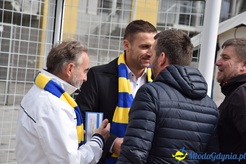 Przystanek w kształcie bramki - Stadion Miejski