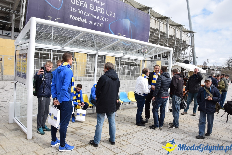 Przystanek w kształcie bramki - Stadion Miejski