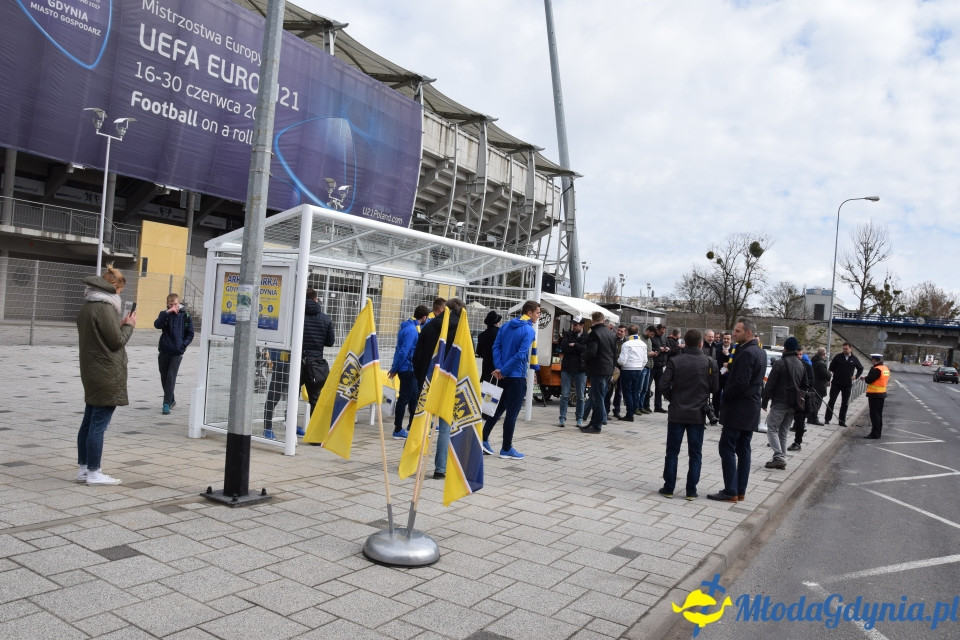 Przystanek w kształcie bramki - Stadion Miejski