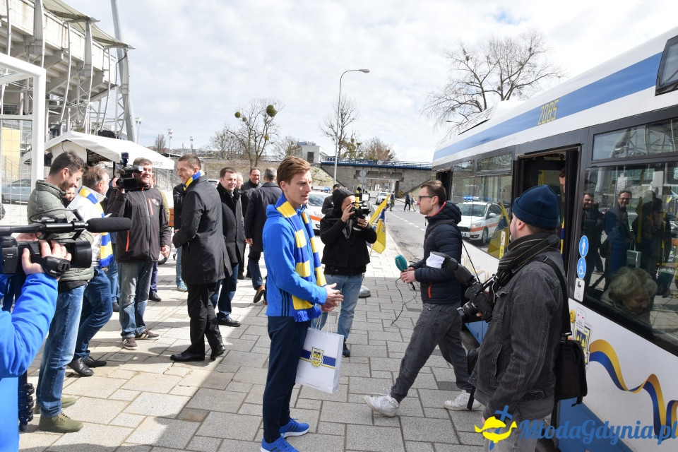 Przystanek w kształcie bramki - Stadion Miejski