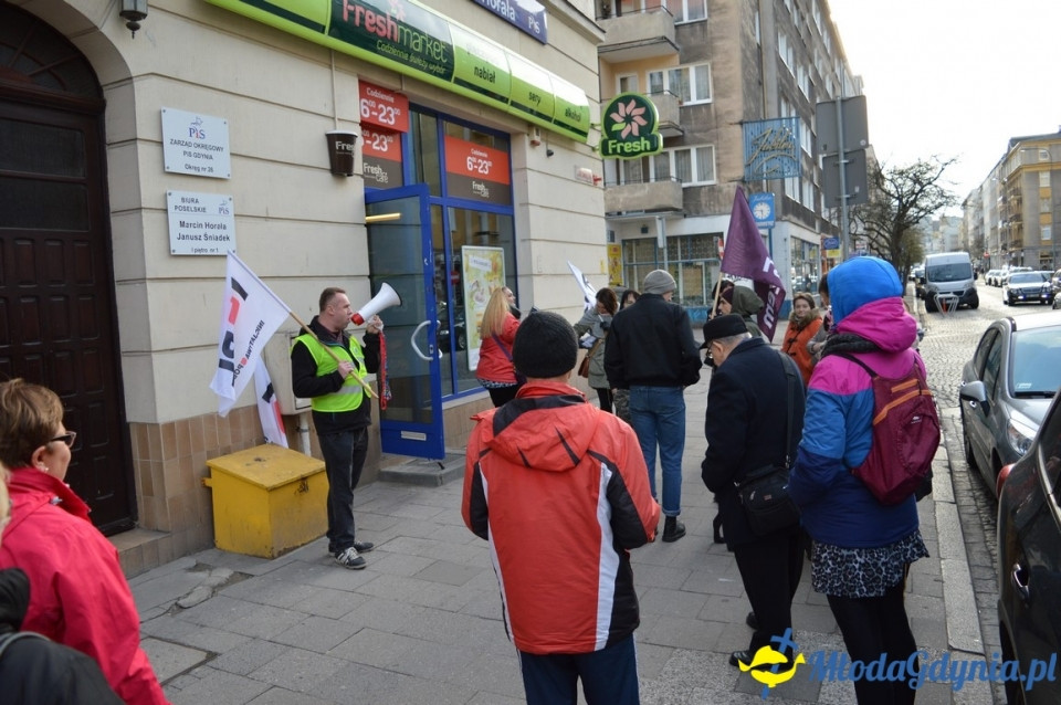 Protest przed siedzibą PiS