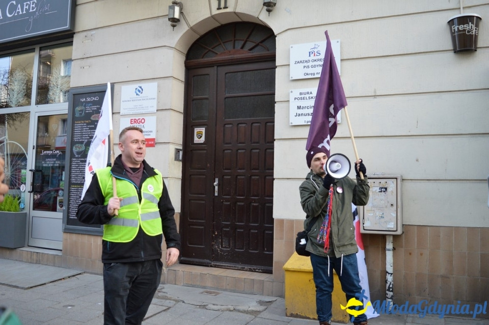 Protest przed siedzibą PiS