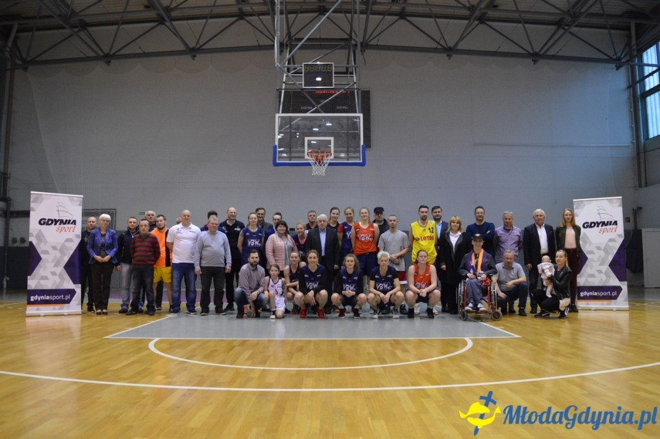 Basket Gdynia vs klub kibica