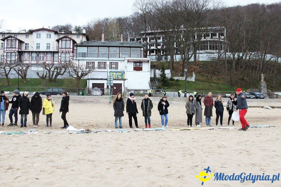 Plener z prof. Piotrem C. Kowalskim 6-7.04.17 - Malowanie morza z poziomu morza