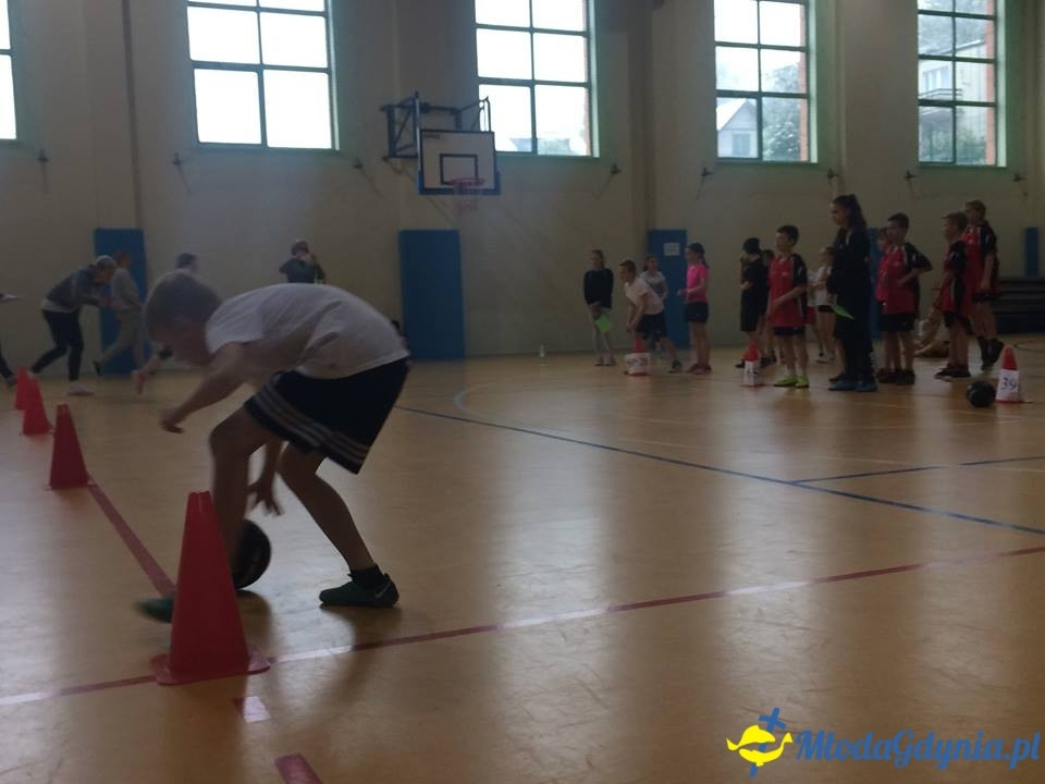 Sztafeta sprawnościowa w SP 6