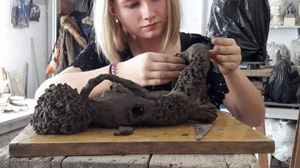 G 11 na  w warsztatach rzeźbiarskich w Plastyku w Orłowie