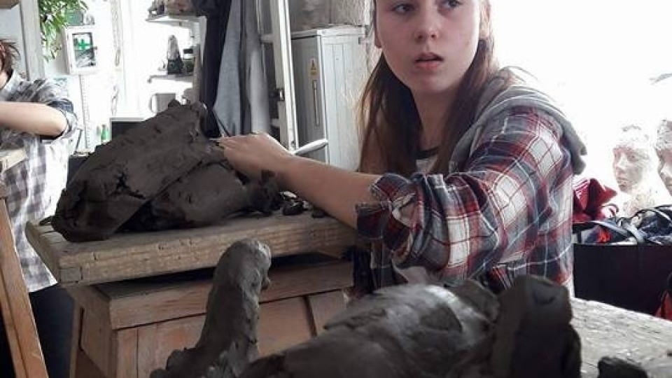 G 11 na  w warsztatach rzeźbiarskich w Plastyku w Orłowie