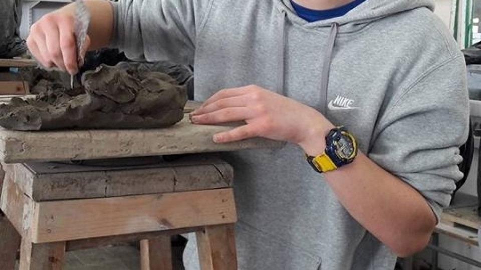 G 11 na  w warsztatach rzeźbiarskich w Plastyku w Orłowie