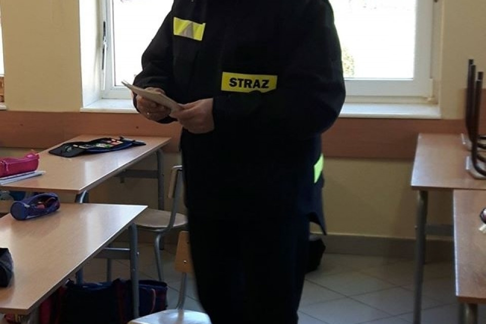Jak Wojtek został strażakiem - czytamy w SP 28