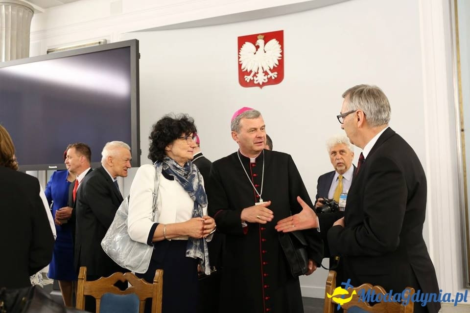 Ku trzeźwości Narodu. Odpowiedzialność rodziny, Kościoła, państwa i samorządu - konferencja w Sejmie
