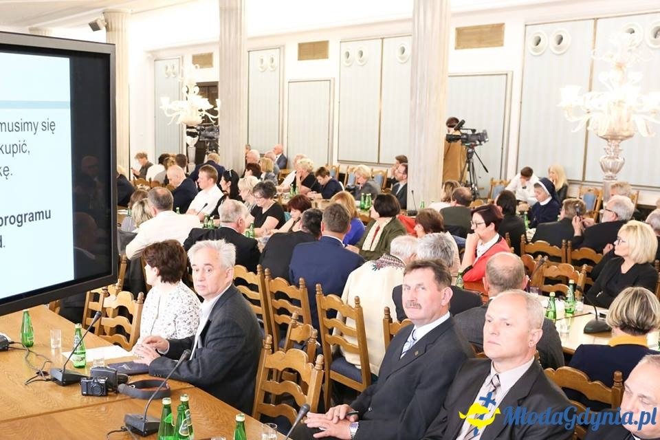 Ku trzeźwości Narodu. Odpowiedzialność rodziny, Kościoła, państwa i samorządu - konferencja w Sejmie