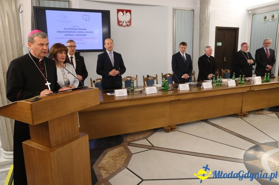 Ku trzeźwości Narodu. Odpowiedzialność rodziny, Kościoła, państwa i samorządu - konferencja w Sejmie