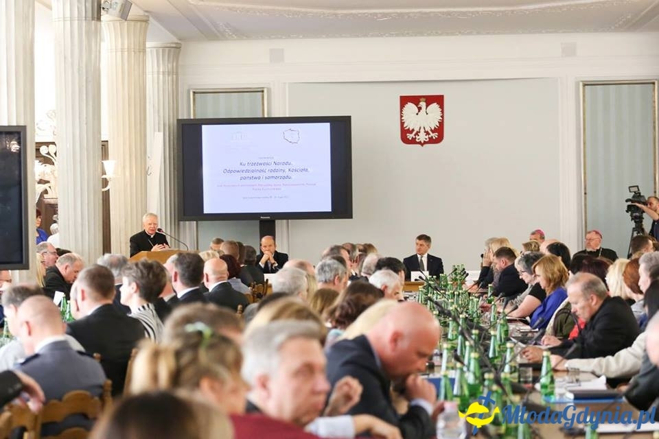 Ku trzeźwości Narodu. Odpowiedzialność rodziny, Kościoła, państwa i samorządu - konferencja w Sejmie