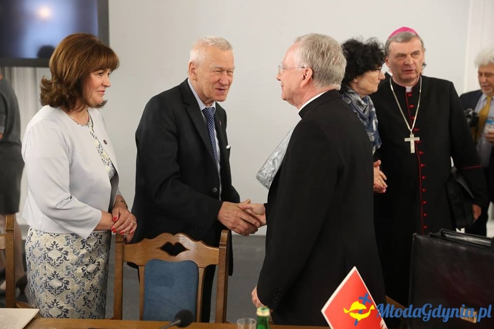 Ku trzeźwości Narodu. Odpowiedzialność rodziny, Kościoła, państwa i samorządu - konferencja w Sejmie