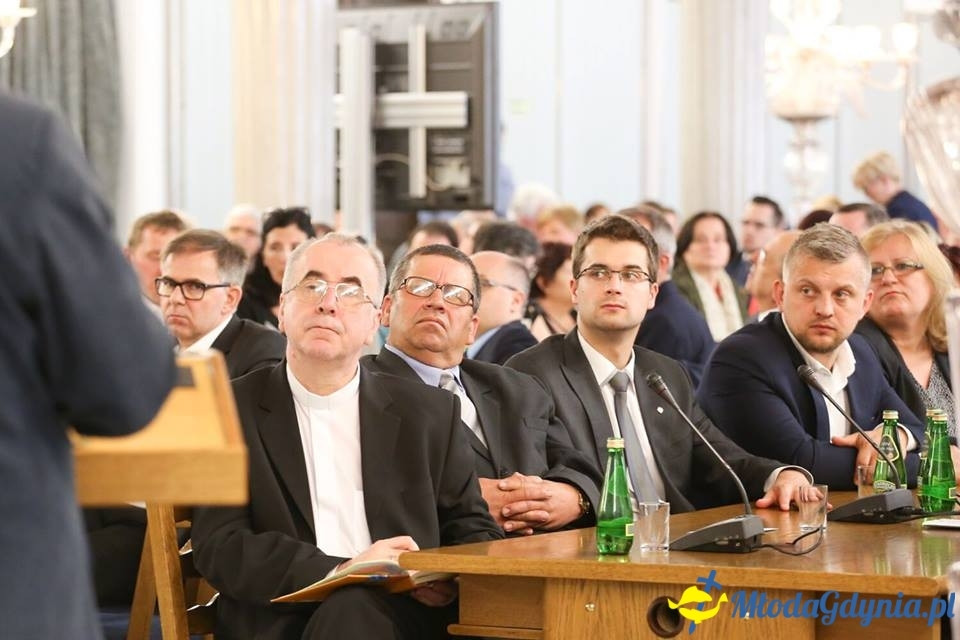 Ku trzeźwości Narodu. Odpowiedzialność rodziny, Kościoła, państwa i samorządu - konferencja w Sejmie