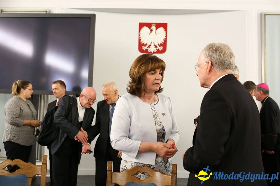 Ku trzeźwości Narodu. Odpowiedzialność rodziny, Kościoła, państwa i samorządu - konferencja w Sejmie