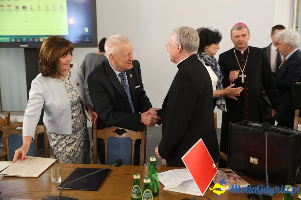 Ku trzeźwości Narodu. Odpowiedzialność rodziny, Kościoła, państwa i samorządu - konferencja w Sejmie