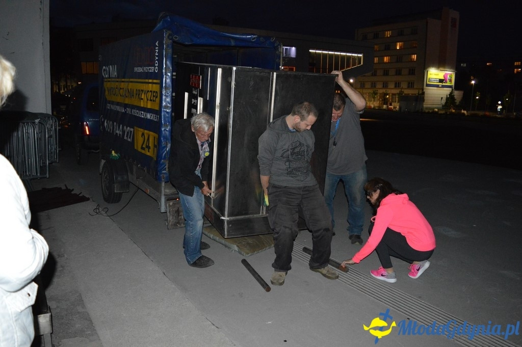 Przygotowywanie do bicia rekordu w gotowaniu zupy wiśniowej