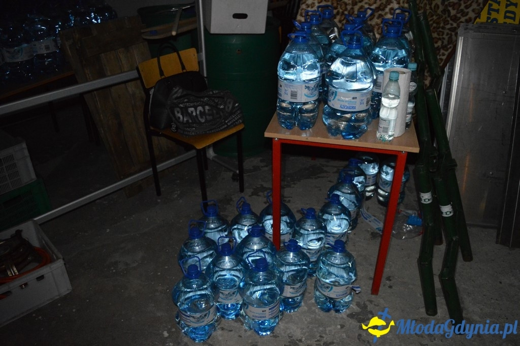 Przygotowywanie do bicia rekordu w gotowaniu zupy wiśniowej