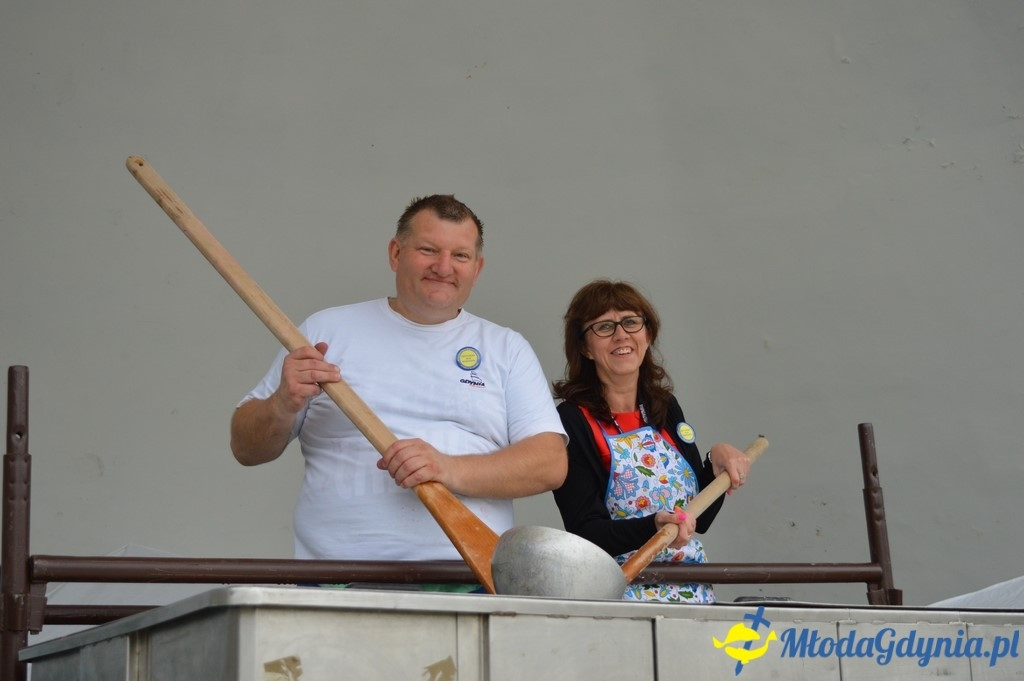 Bicie rekordu w gotowaniu zupy wiśniowej