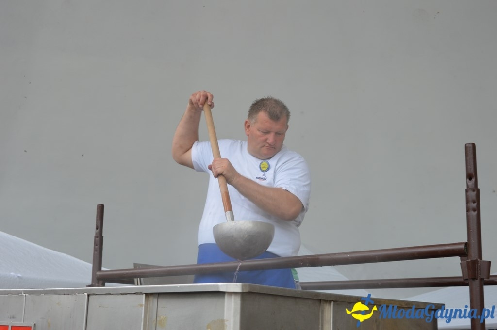 Bicie rekordu w gotowaniu zupy wiśniowej