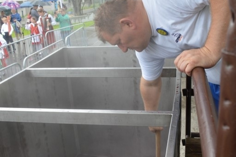Bicie rekordu w gotowaniu zupy wiśniowej